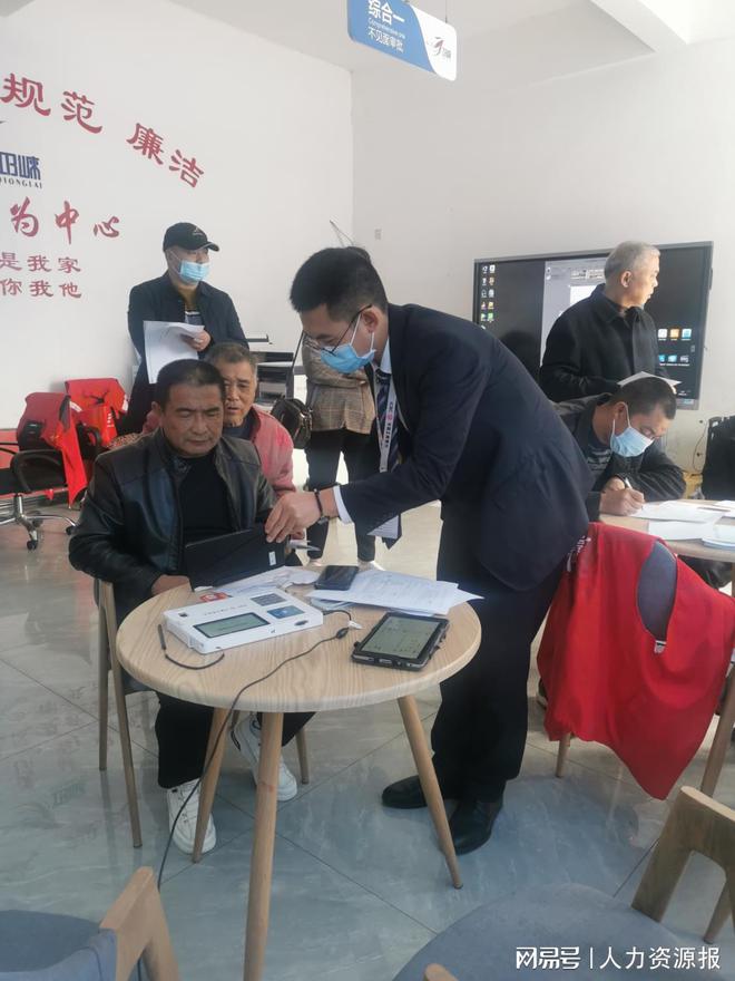 邛崍市村級(jí)農(nóng)民工綜合服務(wù)站 政務(wù)、生活、郵政、金融四大服務(wù)助力鄉(xiāng)村振興
